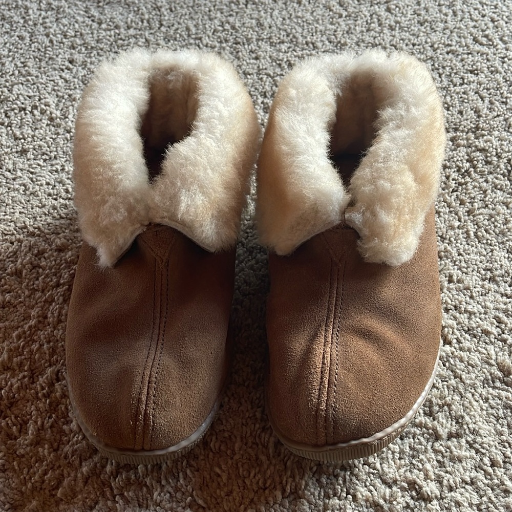 NWOB, minnetonka bootie slippers, mens sz 11, leather upper, real fur, chestnut